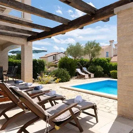 Villa Dolcevita At With Private Pool *