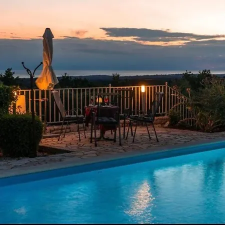 Nira With Pool Villa Barat (Porec)