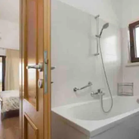 Villa Nira With Pool